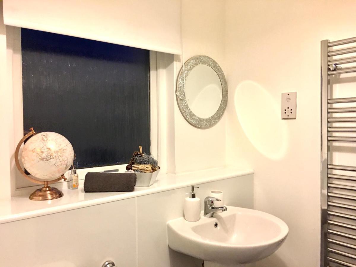 Central Spacious 2 Bedroom By Union Square Free Parking Абърдийн Екстериор снимка